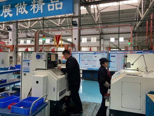 流動紅旗引領質量管理新氣象 公司為四個班組授旗，電能質量控制裝置研制成亮點